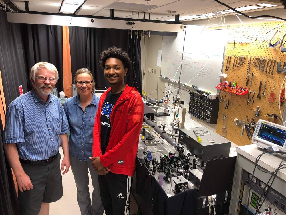 Assistant Dean George McBane in a lab with two students